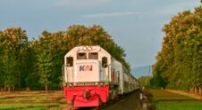 Kereta Api.